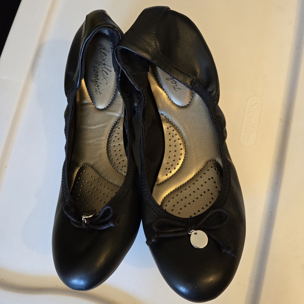 Black stretch ballerina shoes size 9-9.5